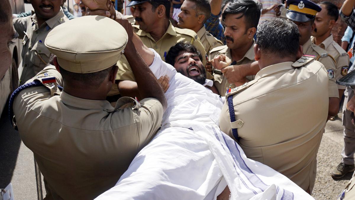 Kerala Students Union stages protests across Kerala over police lathicharge on its members