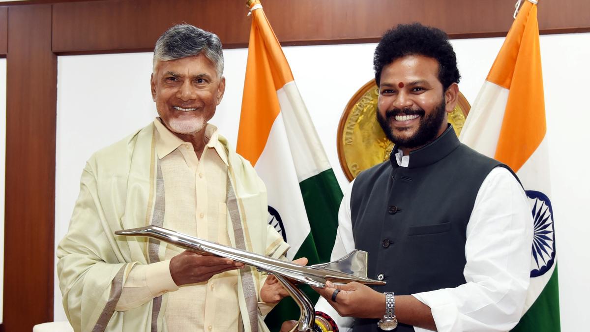 Andhra Pradesh Chief Minister Chandrababu Naidu discusses development of seven new airports with Civil Aviation Minister Rammohan