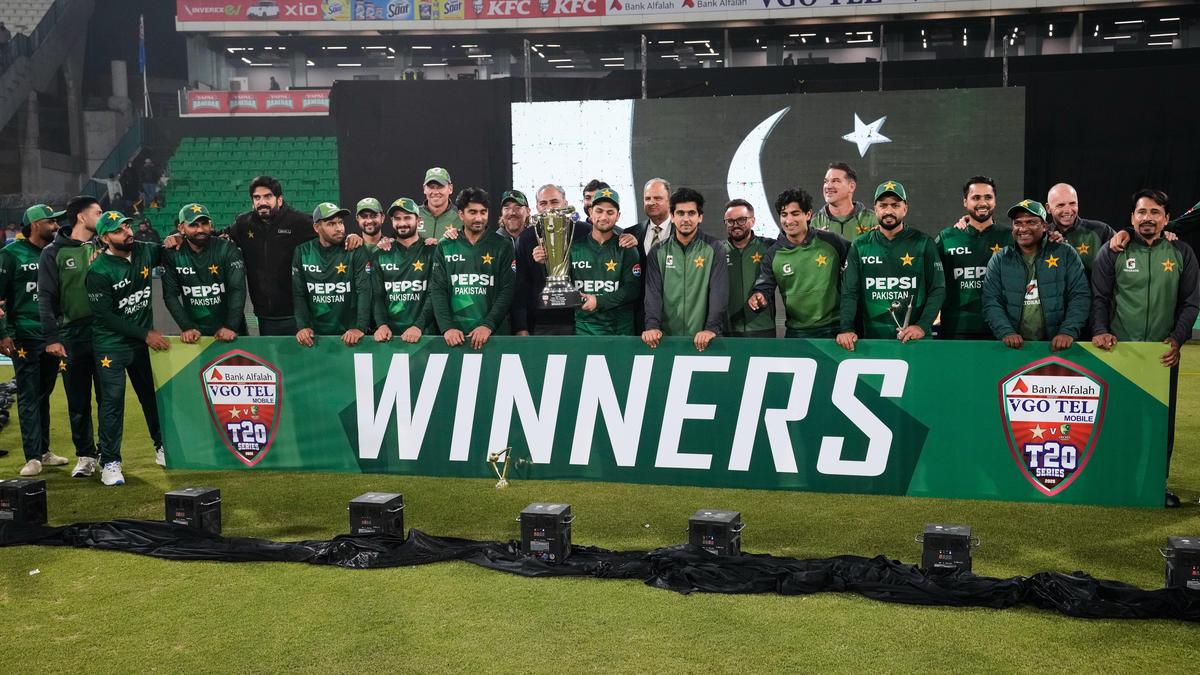 Pakistan mengalahkan Australia dengan 111 run untuk menyelesaikan sapuan seri T20 3-0