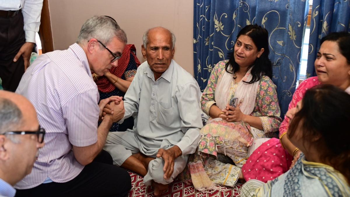 J&K CM Condemns Rajouri Officer’s Death Due to Pakistan Shelling