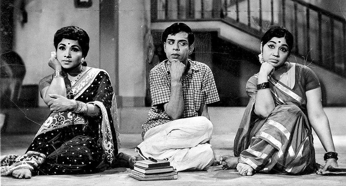 Manorama, Nagesh and ‘Sowcar’ Janaki in Edhir Neechal Manorama, Nagesh and ‘Sowcar’ Janaki in Edhir Neechal