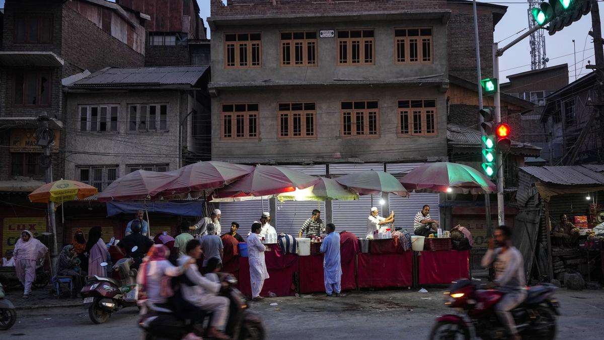 Kashmir records highest July temperatures in 25 years amid heat wave