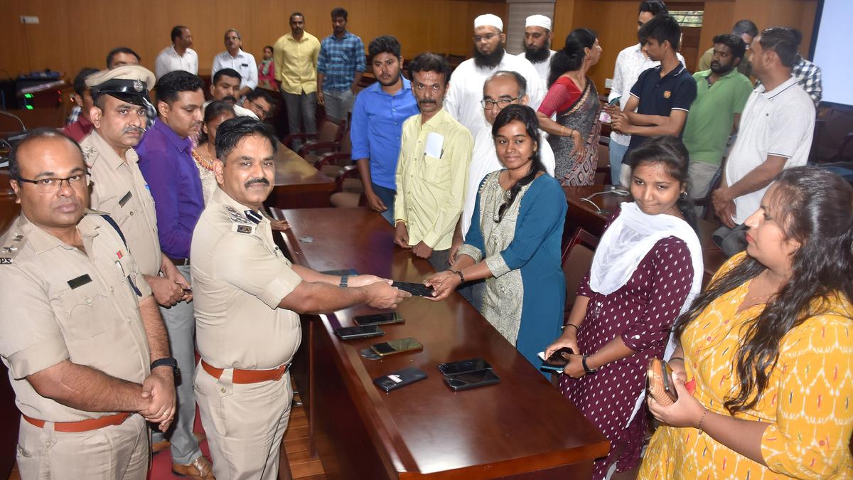 Lost your mobile phone? Here’s how the Mysuru police traced 15 lost devices and returned it to their owners