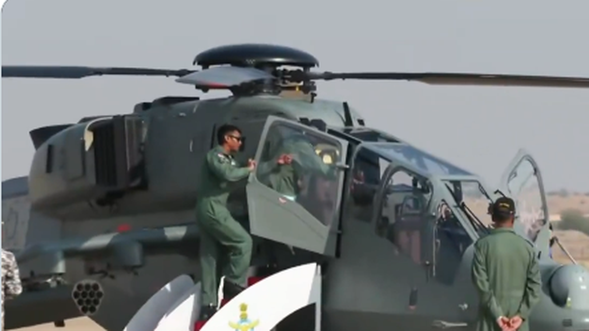 President Murmu flies sortie in LCH 'Prachand' near India-Pakistan border in Jaisalmer