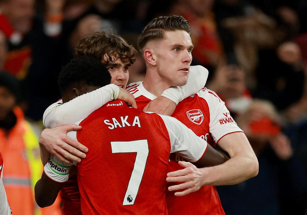 Arsenal's Viktor Gyokeres celebrates with Max Dowman and Bukayo Saka after scoring a goal