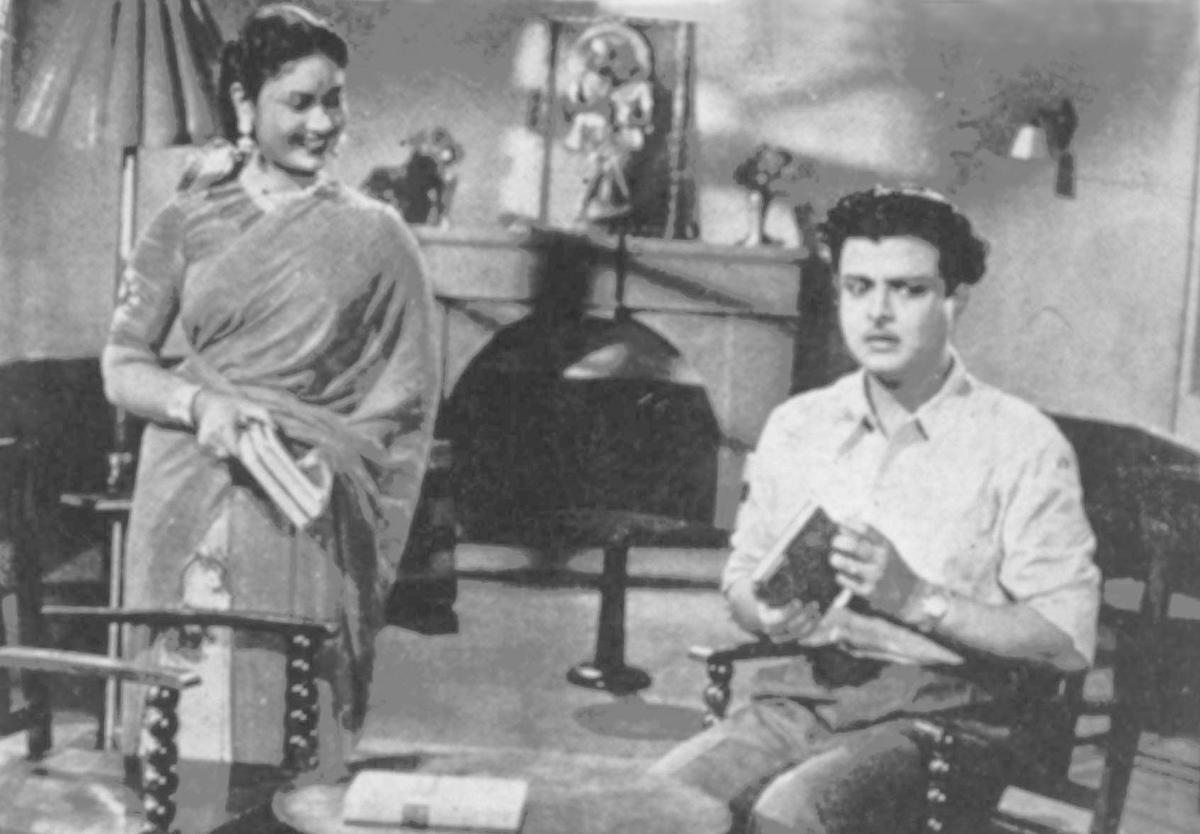 Savithri and Gemini Ganesan in Maaman Magal.