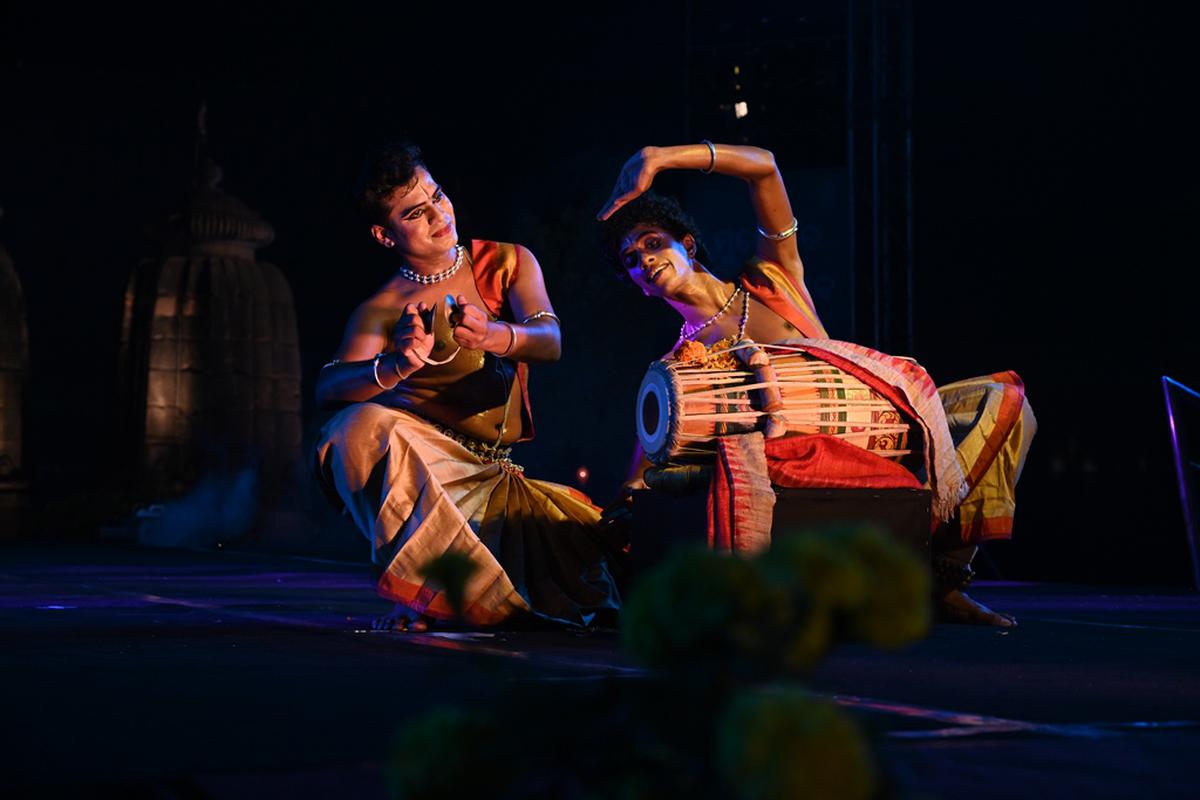 Himanshu Kumar Ray and Diptiranjan Baral performing on the concluding day of the three-day Mukteshwar festival, 2023.