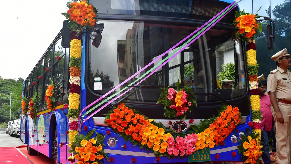 BMTC inducts 100 electric buses in Bengaluru, to add 1,400 more e-buses by April 2024