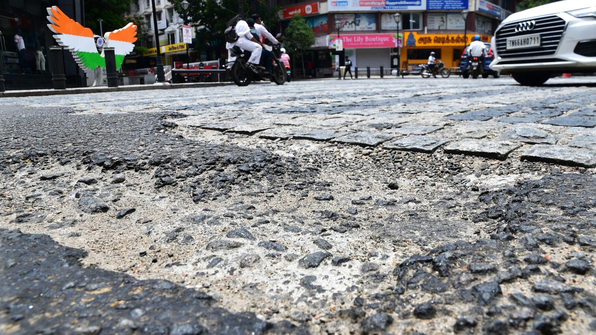 Smart City Mission model road | Broken road, pavement slabs and haphazard parking irk users of Coimbatore’s D.B Road; officials, police request public cooperation