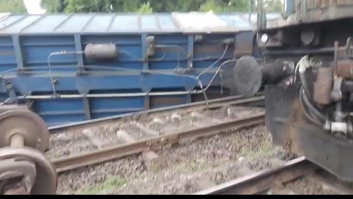 Seven trains cancelled as good trains derailed at Vizianagaram, help desks arranged