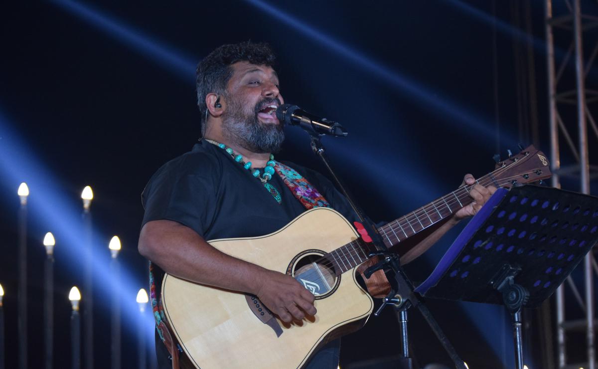 Raghu Dixit’s rocking concert on the last day of the sixth edition of the Mahindra Kabira Festival held in Varanasi. 