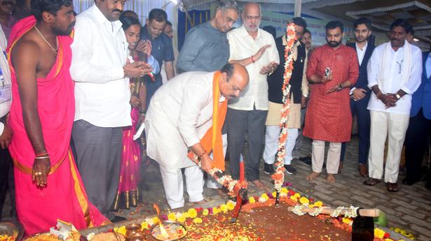 Textile parks in all taluk centres planned: CM