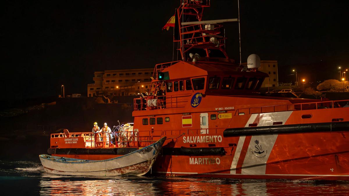 Search resumes for 48 missing migrants off Spanish Canaries