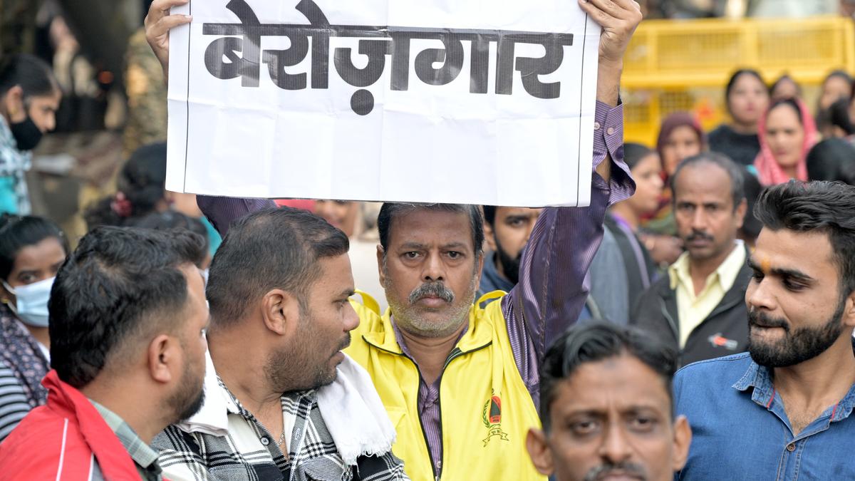 https://th-i.thgim.com/public/incoming/oabx3o/article69948945.ece/alternates/LANDSCAPE_1200/BUS%20MARSHALLS%20PROTEST%2028%2011%20DELHI%202.JPG