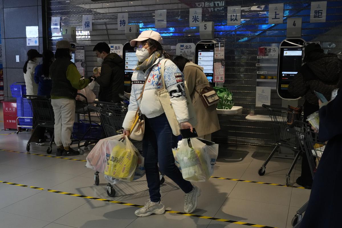 Beijing on edge as city adds new quarantine centers