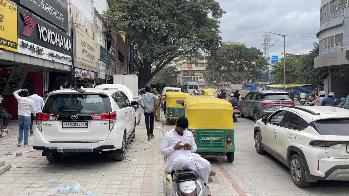 Hawkers and street vendors occupy large portions of the carriageway, and residents and traders say the road’s poor condition and the constant dumping of waste make it dangerous for motorists.
