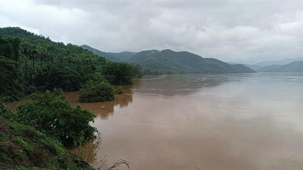 Flood in Godavari rising, 8 lakh cusecs discharged from Polavaram Project
