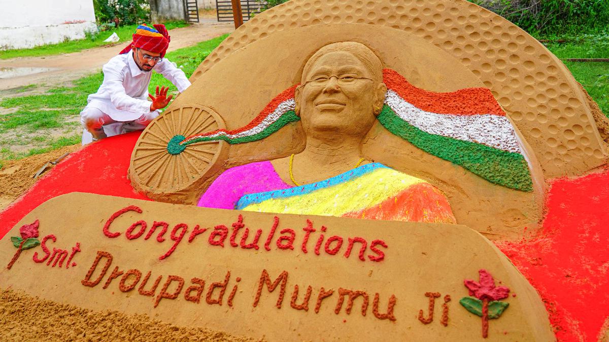 Sister-in-law carries Santhali saree for Droupadi Murmu’s swearing-in