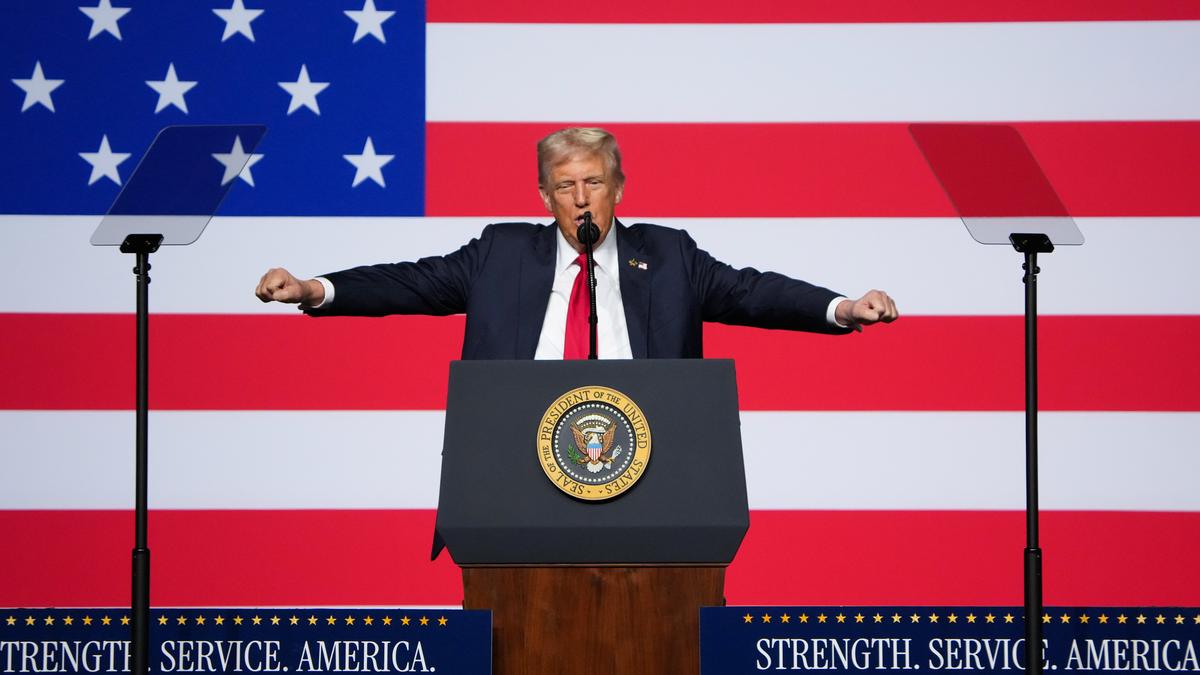 https://th-i.thgim.com/public/incoming/ocv4oc/article70113911.ece/alternates/LANDSCAPE_1200/Trump_Pentagon_Commanders_Meeting_24932.jpg