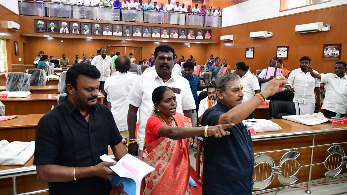 BJP, AIADMK Councillors stage walkout in protest against Corporation, DMK Councillors’ actions in Dindigul
