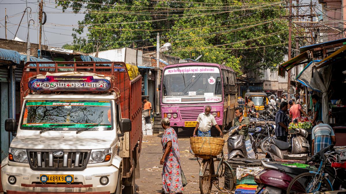 Traffic gridlock persists around Gandhi Market in Tiruchi