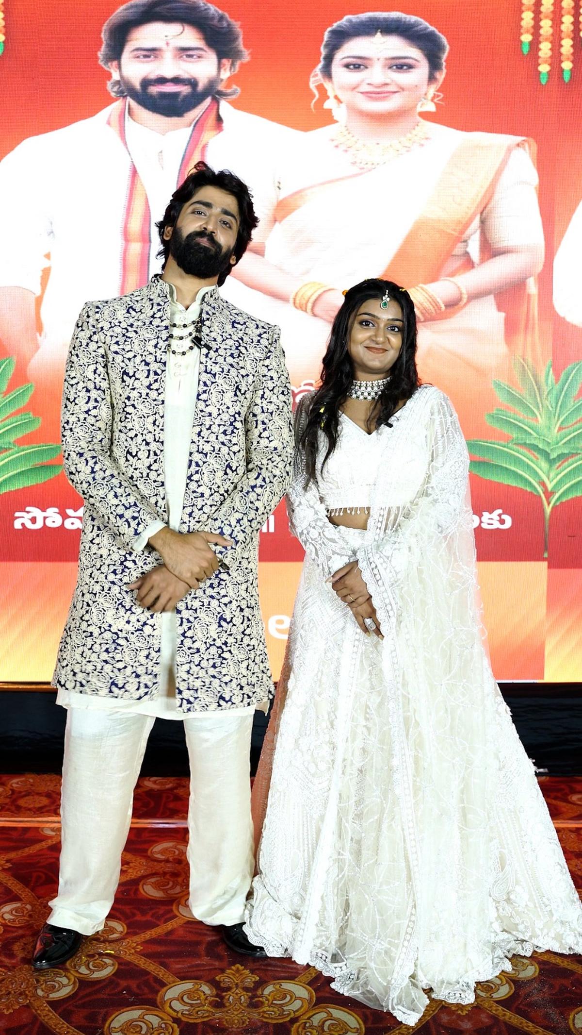 'ऑटो विजयशांति' में चिरंजीवी की भूमिका निभाने वाले स्वामीनाथन के साथ वार्शिनी  