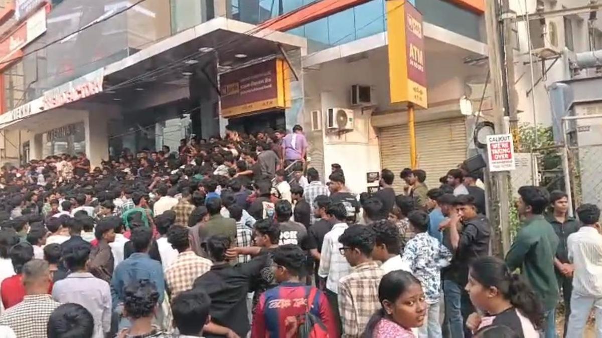 Promotion offering shoes for ₹1 leads to clash in Kozhikode, traders booked