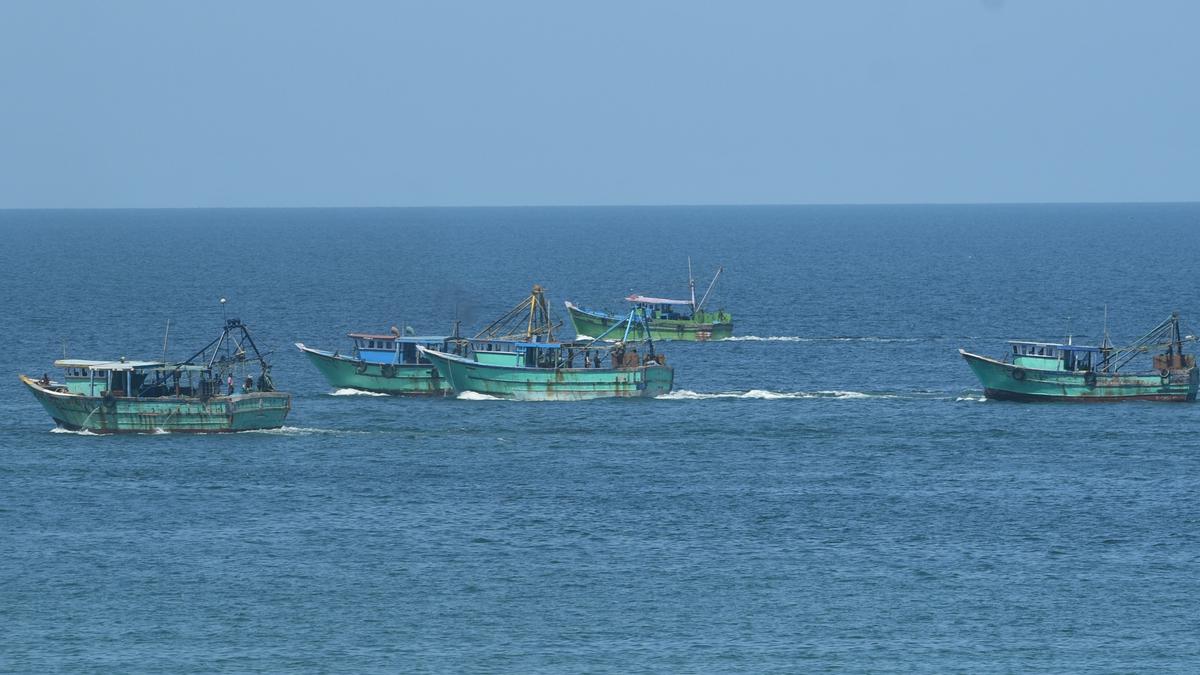 25 Indian fishermen from Tamil Nadu’s Nagapattinam, Mayiladuthurai and Karaikal arrested by Sri Lankan Navy