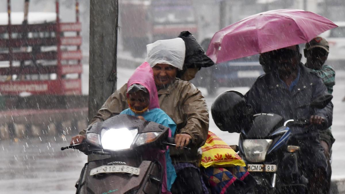 Moderate to heavy rain lashes three districts in North Andhra under the influence of cyclone Michaung