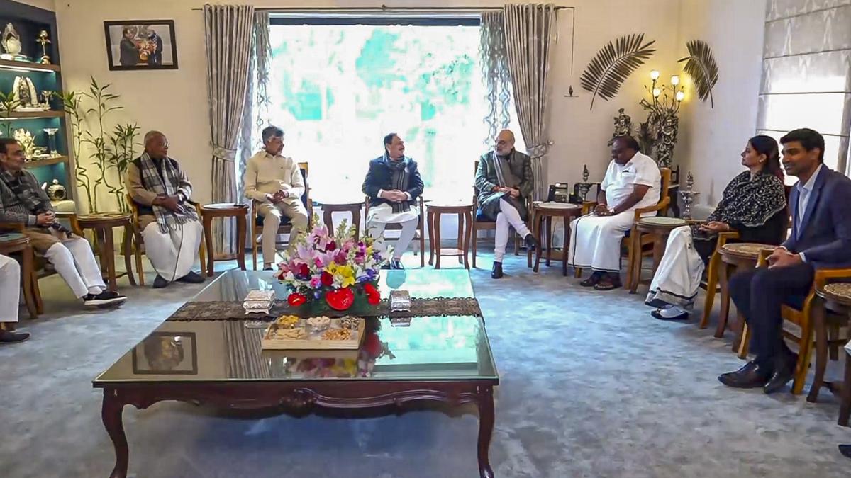 NDA leaders including Amit Shah, Chandrababu Naidu meet at BJP chief's residence