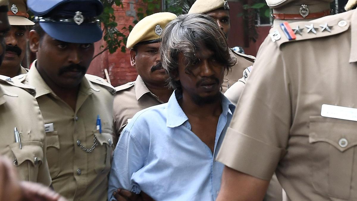 ‘Karukka’ Vinoth, convicted of Raj Bhavan petrol bomb attack, attempts to hurl chappal at judge