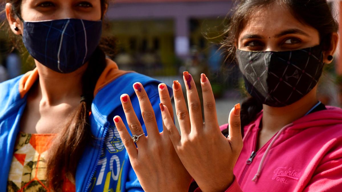 Youth wings scramble to woo youngsters in Karnataka