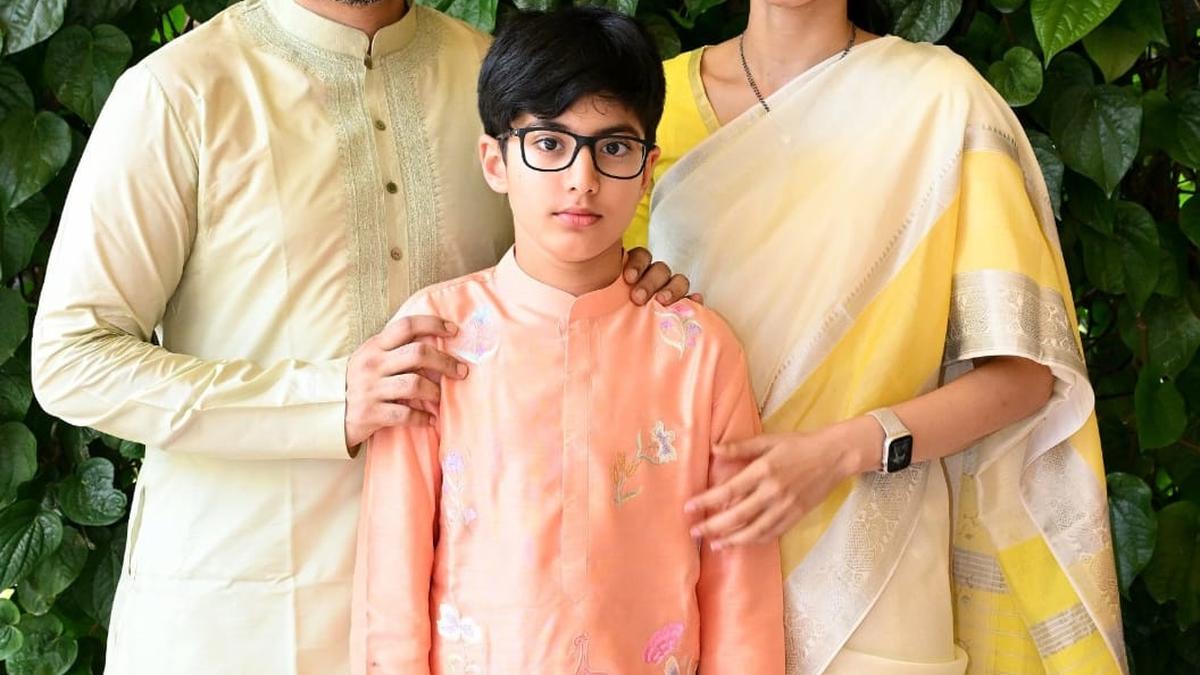 Lokesh gifts Mangalagiri sari to Brahmani on the occasion of Sankranti