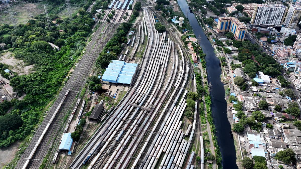 https://th-i.thgim.com/public/incoming/ogg1iz/article70134974.ece/alternates/LANDSCAPE_1200/AERIAL%20VIEW%20TRAINS%20HALTED%20BASIN%20BRIDGE%20RAILWAY%20YARD_06.jpg