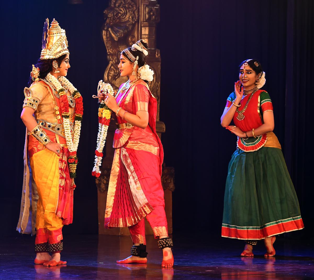 Students of Anitha Guha performing ‘Praise of the Seven Hills’,  a dance drama based on the shlokas and songs written by Muralidhara Swamigal. 