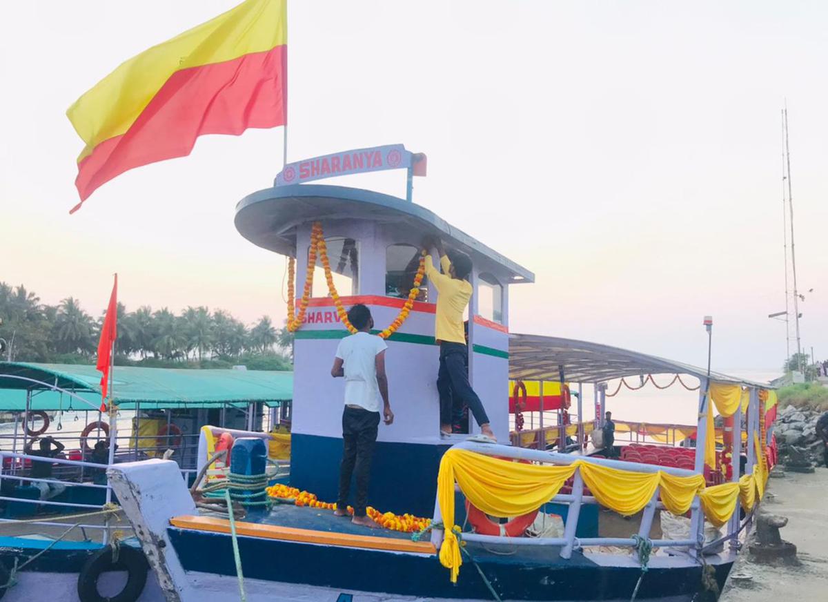 Koti Kanta Gayana onboard 130 boats amid sea in Malpe