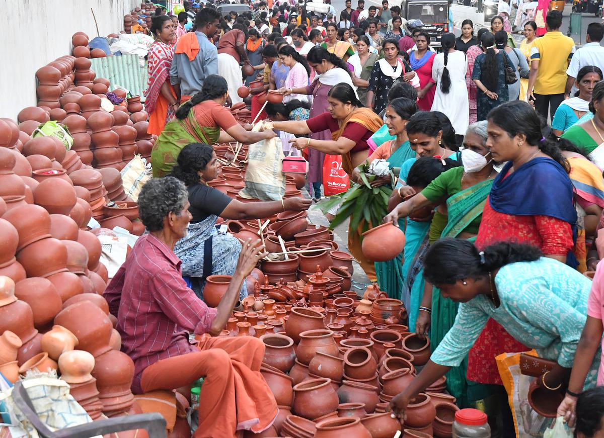 Women buying earthern pots for the Attukal Pongala offering in Thiruvananthapuram on Monday. Women buying earthern pots for the Attukal Pongala offering in Thiruvananthapuram on Monday.