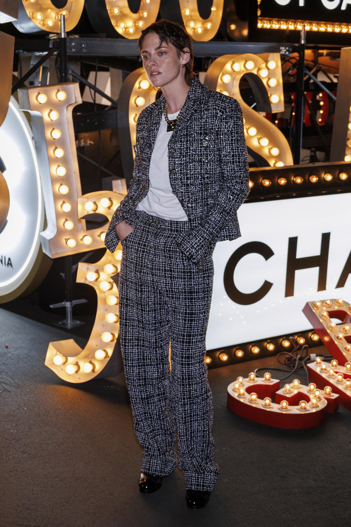 Kristen Stewart arrives at the Chanel Cruise 2022/2023 Fashion Show 