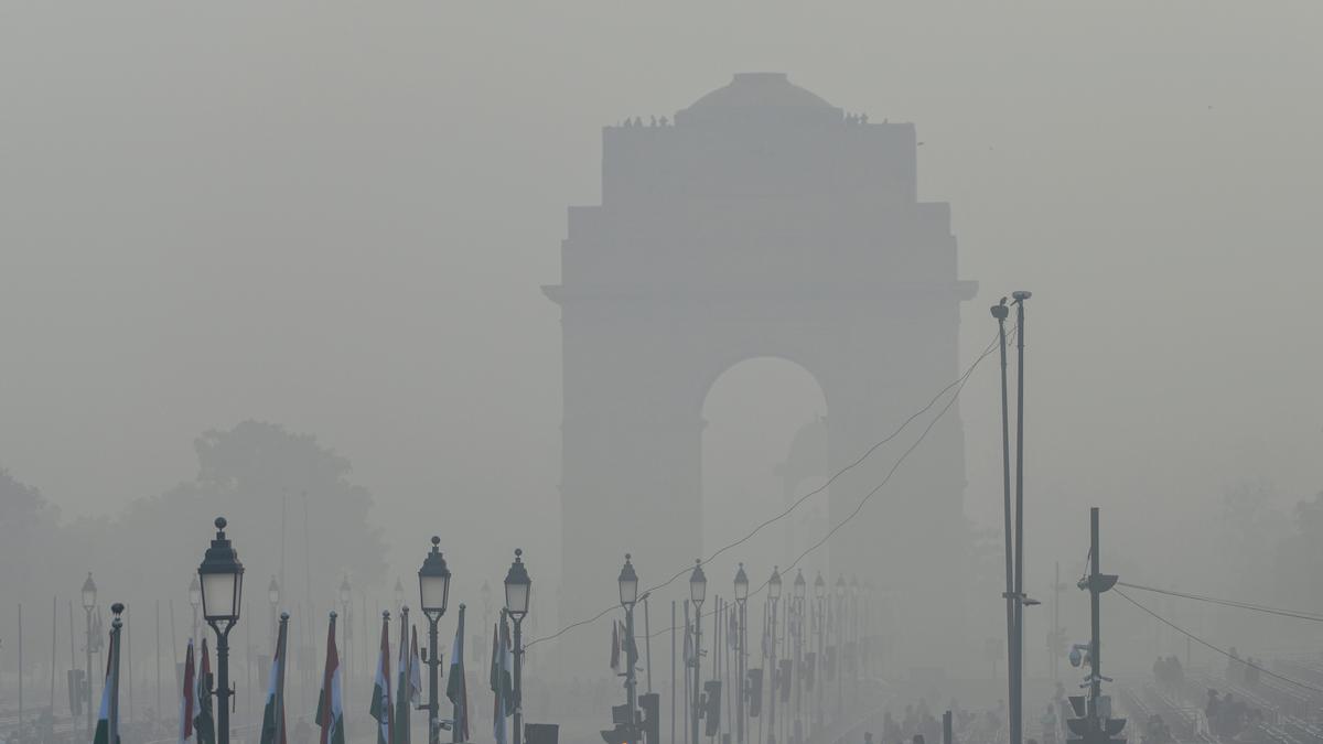 Minimum temperature in Delhi dips to 7.1°C; AQI in 'moderate' category