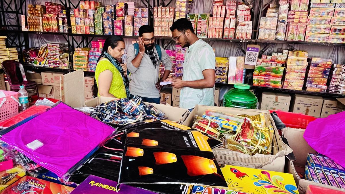 Deepavali: Minto hospital reports first case of cracker injury; hospitals to function round the clock