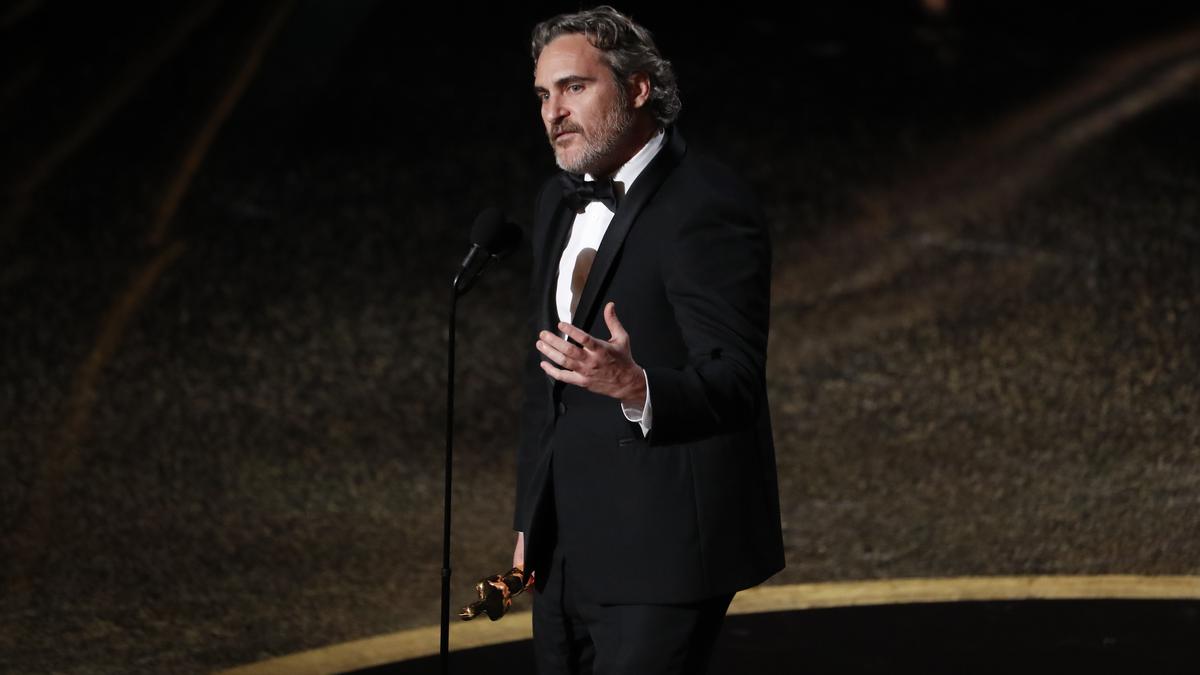 Joaquin Phoenix s’est évanoui sur le plateau de “Beau a peur”, révèle le réalisateur Ari Aster lors d’une projection surprise
