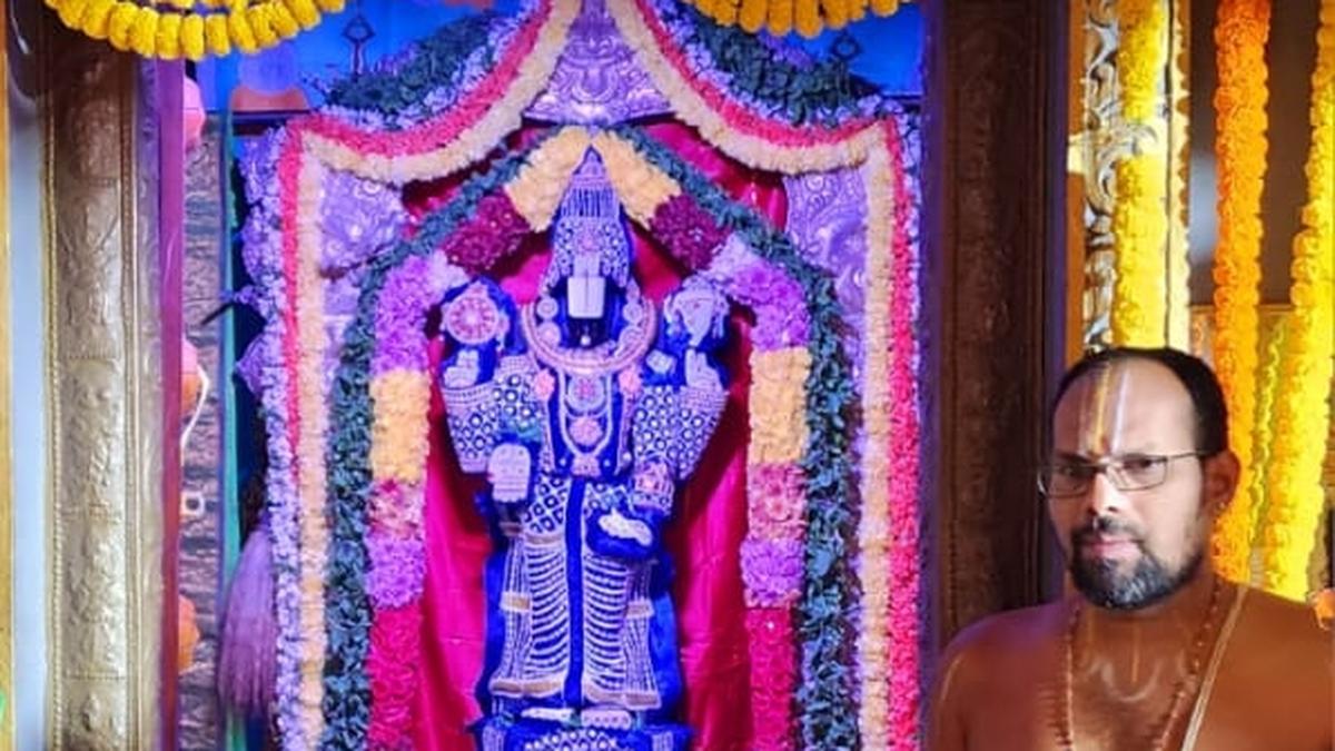 Mukkoti Ekadasi | Devotees offered prayers at Lord Venkateswara Swamy temples