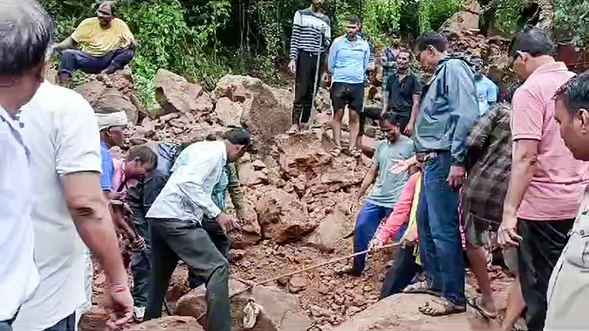 Fort wall collapse kills seven of a family in Madhya Pradesh’s Datia