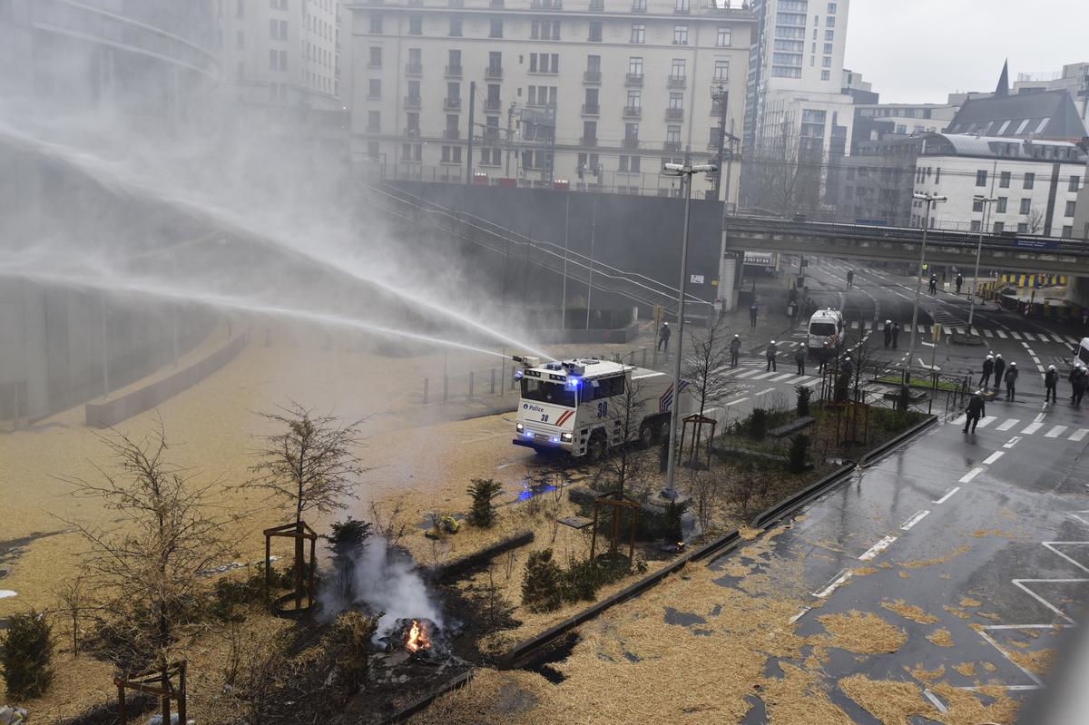 Police spray a water canon during a farmers demonstration in the European Quarter outside a meeting of EU agriculture ministers in Brussels, Monday, Feb. 26, 2024. European Union agriculture ministers meet in Brussels Monday to discuss rapid and structural responses to the crisis situation facing the agricultural sector. 