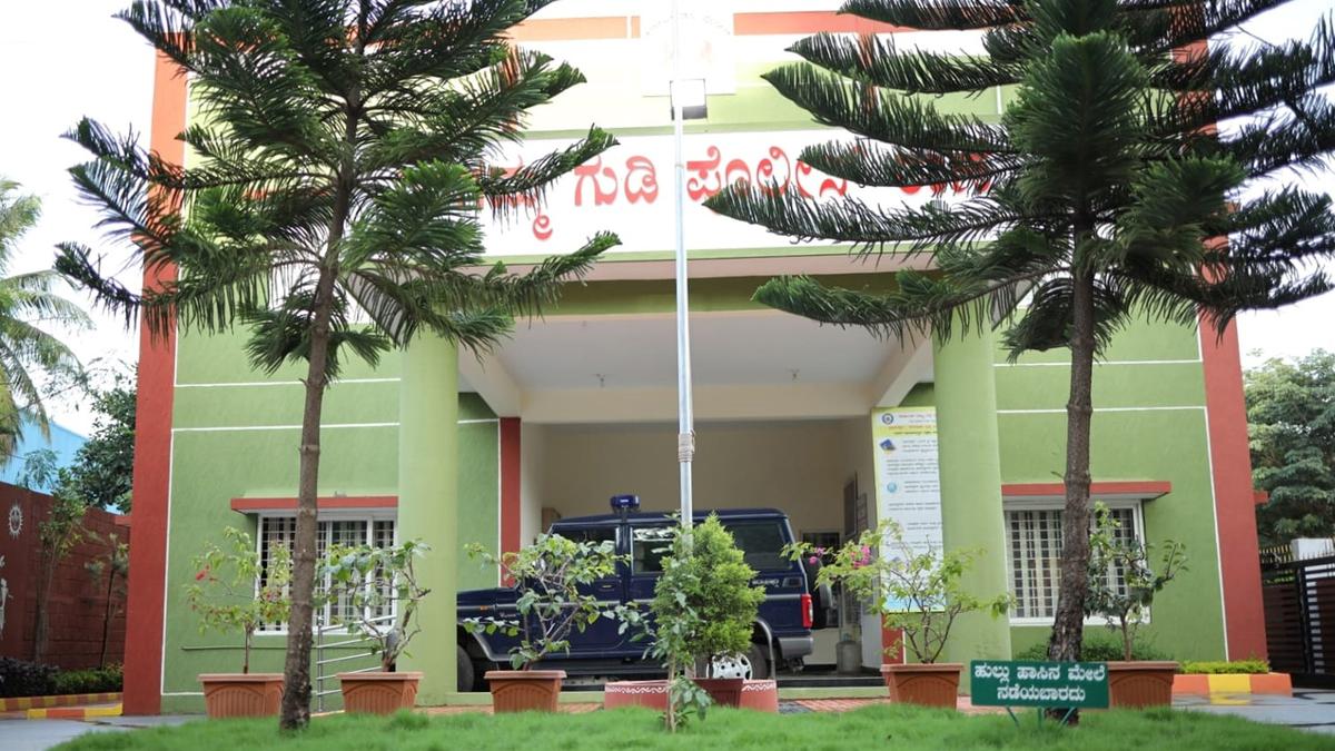 State police head directs senior police officers to visit police stations