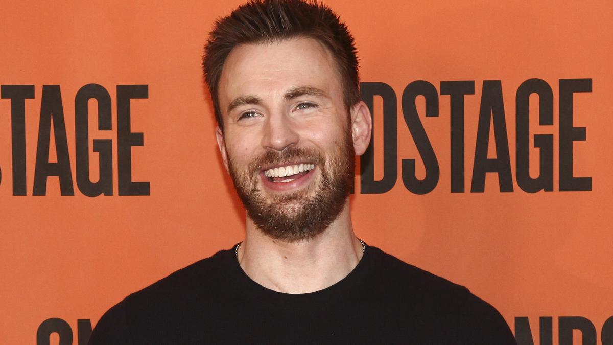 Chris Evans clarifies he did not autograph a bomb