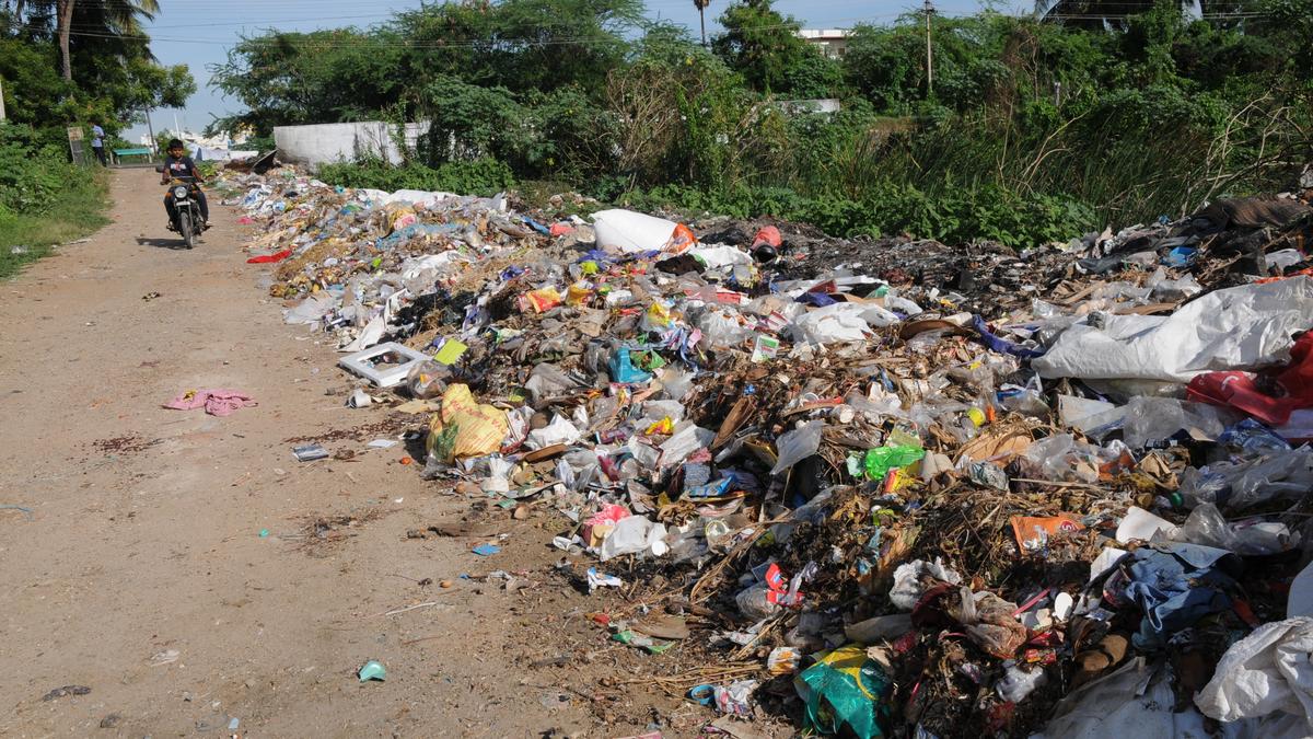 Dumping and burning of solid waste continues in panchayat in Erode