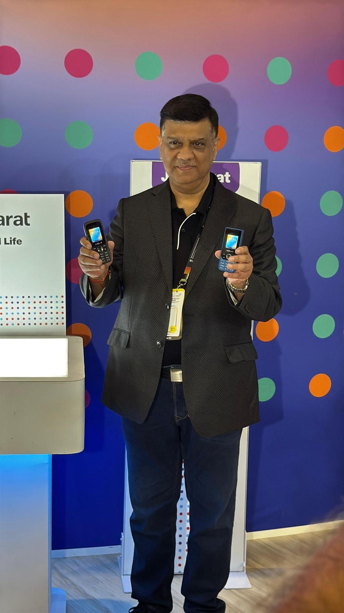 IMC-2024-Reliance-Jio-launches-JioBharat-V3-and-V4-4G-feature-phones