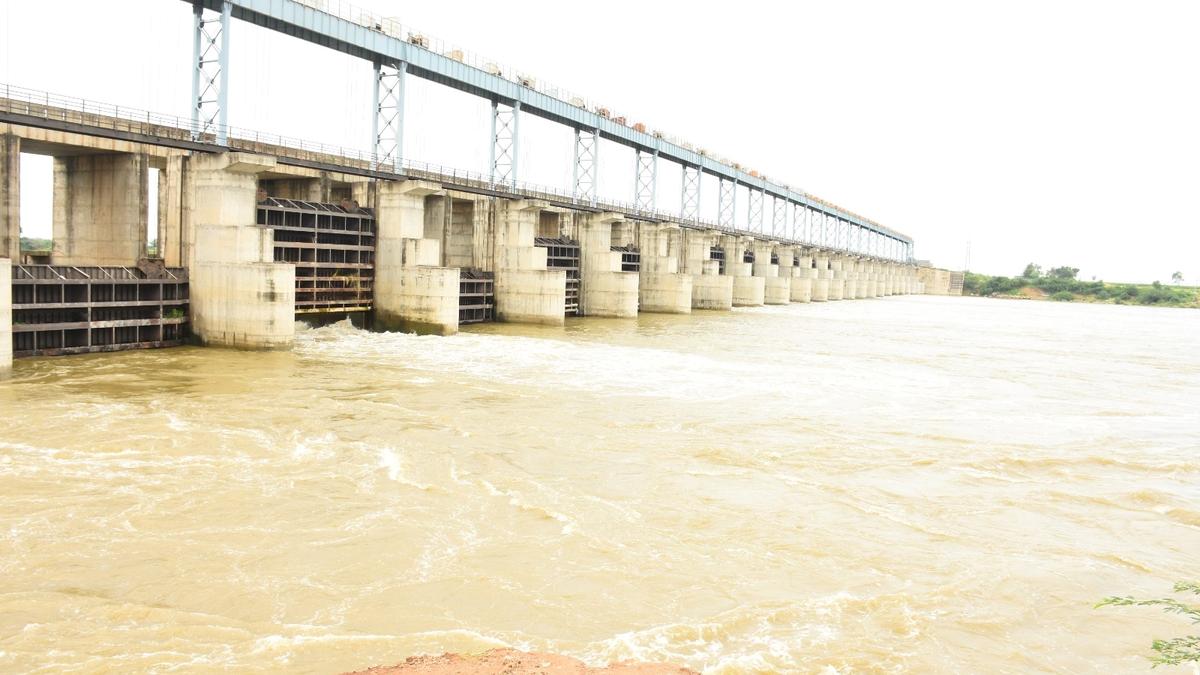 Riverbank villages alerted as water flow in the Bhima near Yadgir city increases