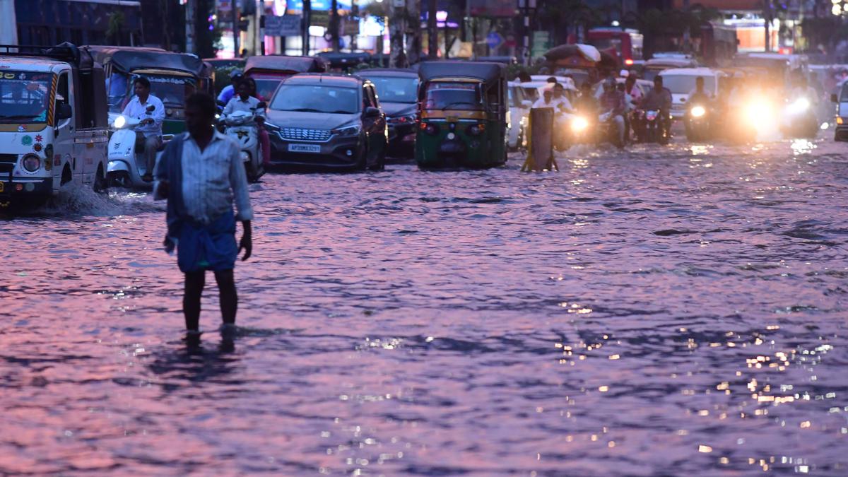 Sudden downpour in Vijayawada leaves roads waterlogged again